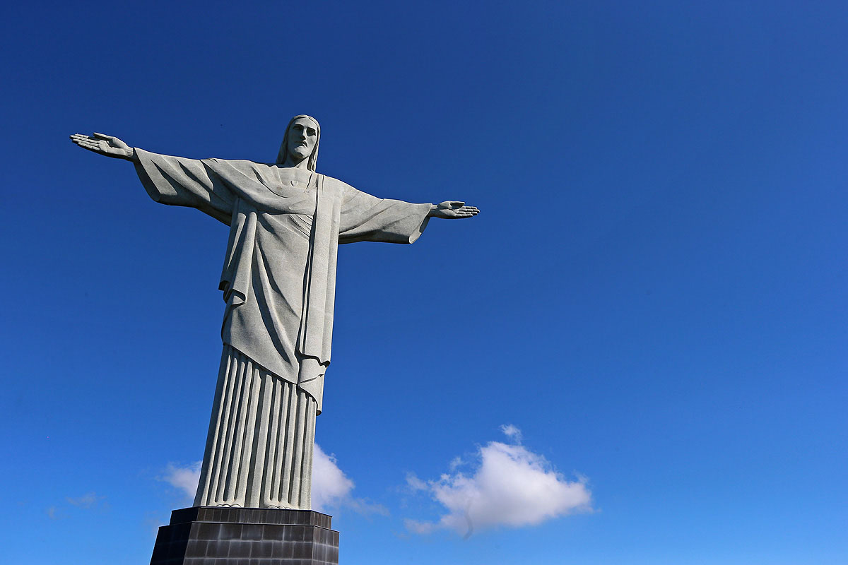 Статуя Христа Искупителя – знаменитый символ Бразилии и города Рио-де-Жанейро